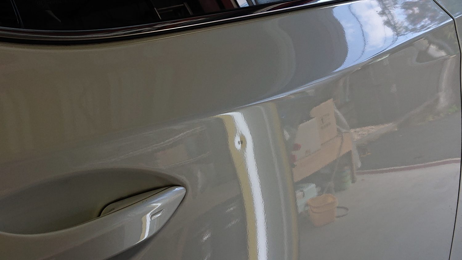 レクサスrx450h 右リアドアの凹み 奈良のデントリペア 車のへこみ修理ならカードッグ工房まで